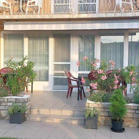 Siesta Apartmanhaz Balatonfuered Buitenkant foto