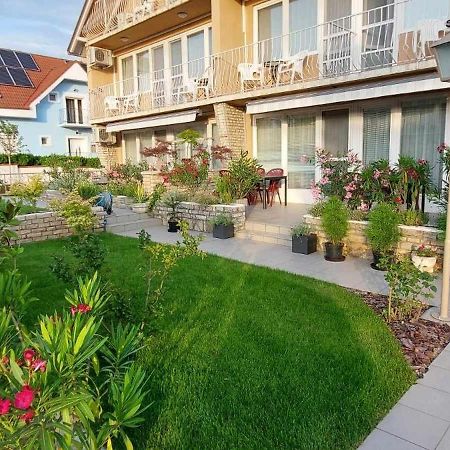 Siesta Apartmanhaz Balatonfuered Buitenkant foto