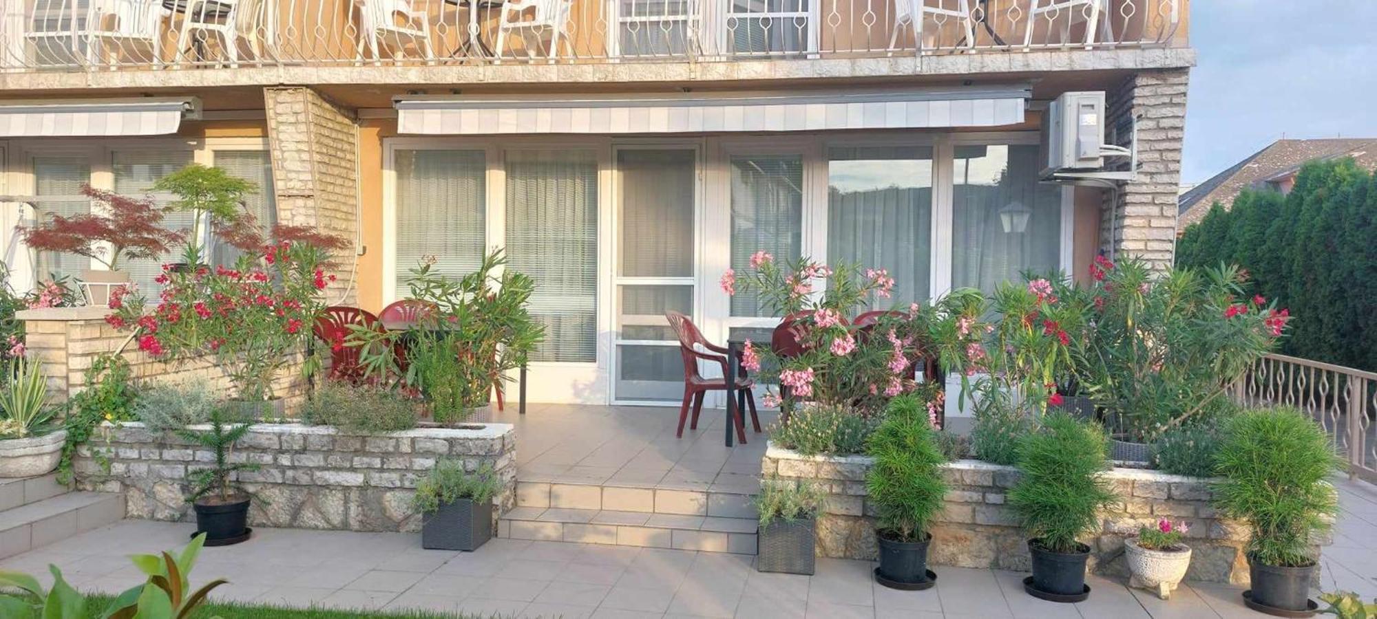 Siesta Apartmanhaz Balatonfuered Buitenkant foto