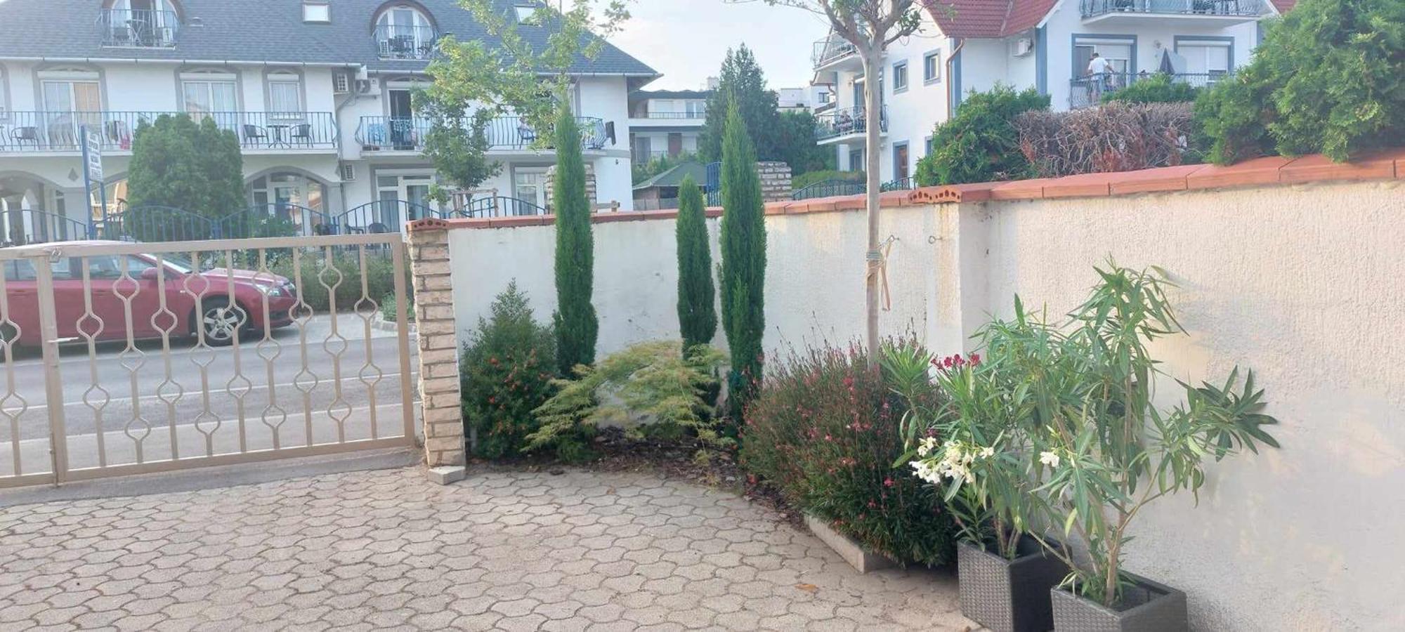 Siesta Apartmanhaz Balatonfuered Buitenkant foto