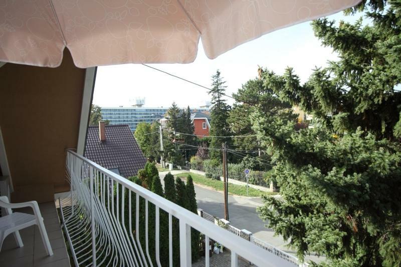 Siesta Apartmanhaz Balatonfuered Buitenkant foto