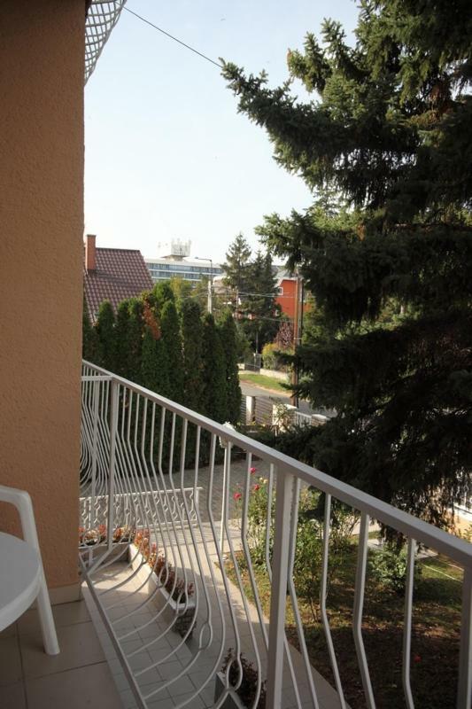Siesta Apartmanhaz Balatonfuered Buitenkant foto