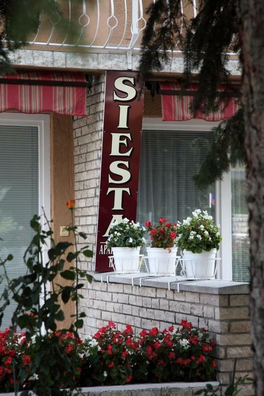 Siesta Apartmanhaz Balatonfuered Buitenkant foto