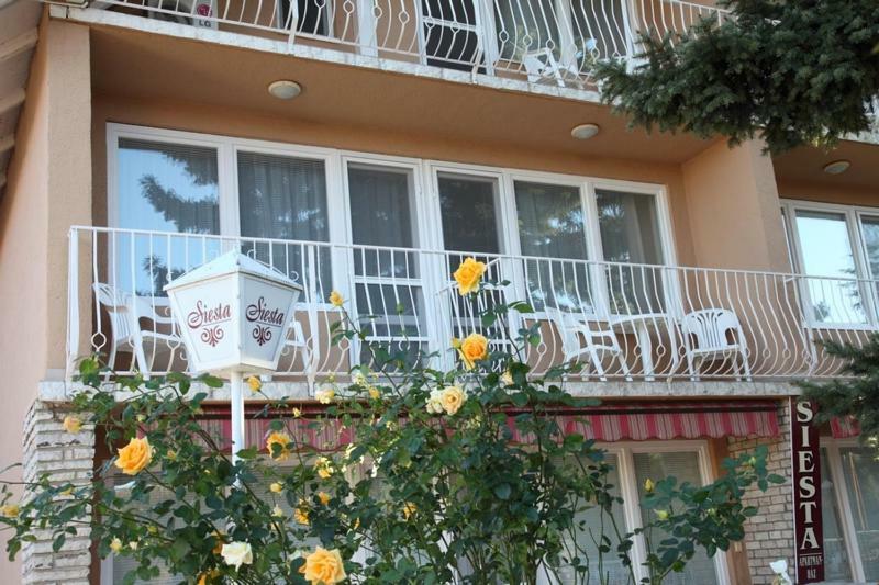 Siesta Apartmanhaz Balatonfuered Buitenkant foto